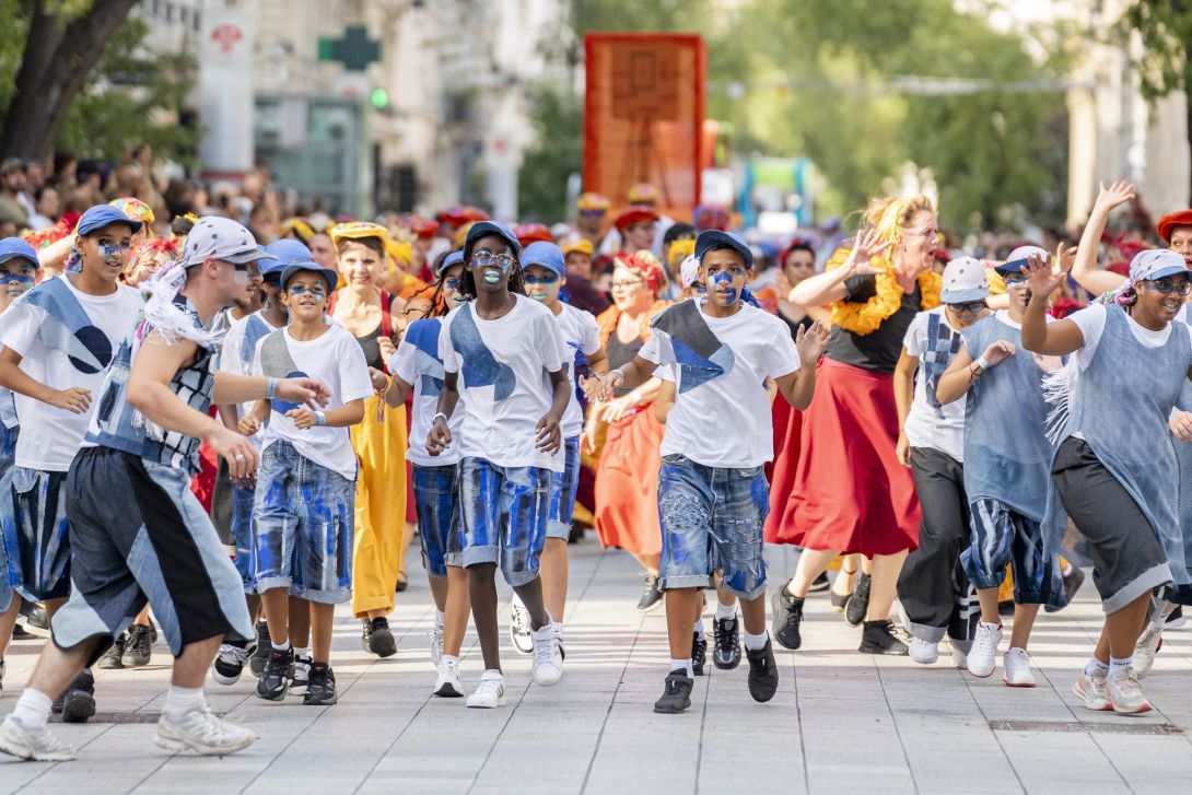 photo defilé CHATHA 2025